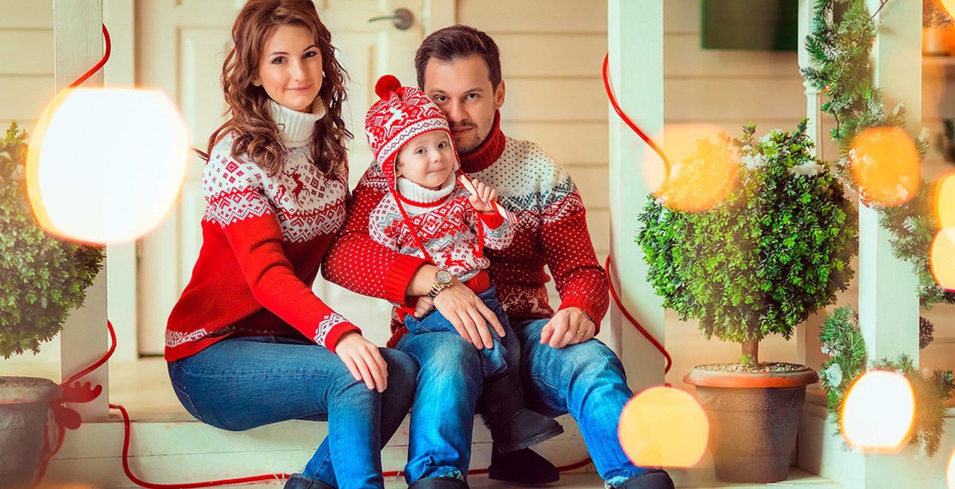 Идеи для семьи. Новогодняя фотосессия семейная. Новогодняя фотосессия в студии. Образы для новогодней фотосессии. Идеи для новогодней фотосессии.